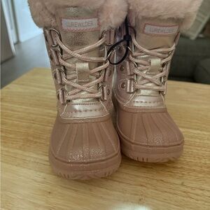 Lurewilder Pink Quilted Boots new without tag